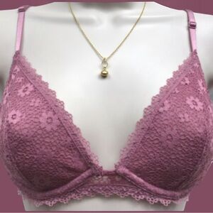 Victoria Secret, Large lace bralette